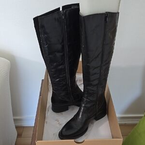 Women's Black Knee-High Boots